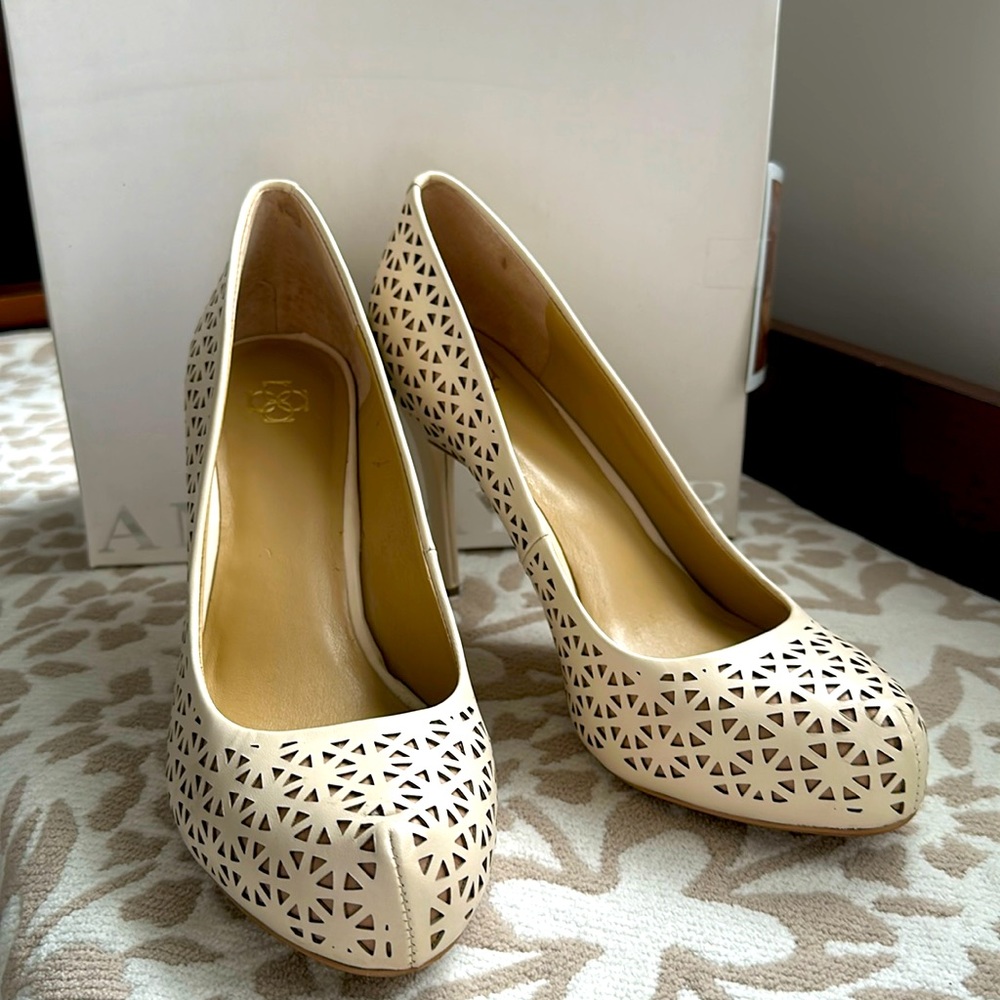 Ann Taylor pumps
